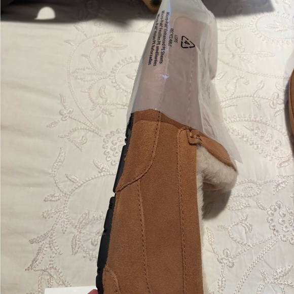 UGG Ascot Suede Shearling Slippers - Picture 9 of 13